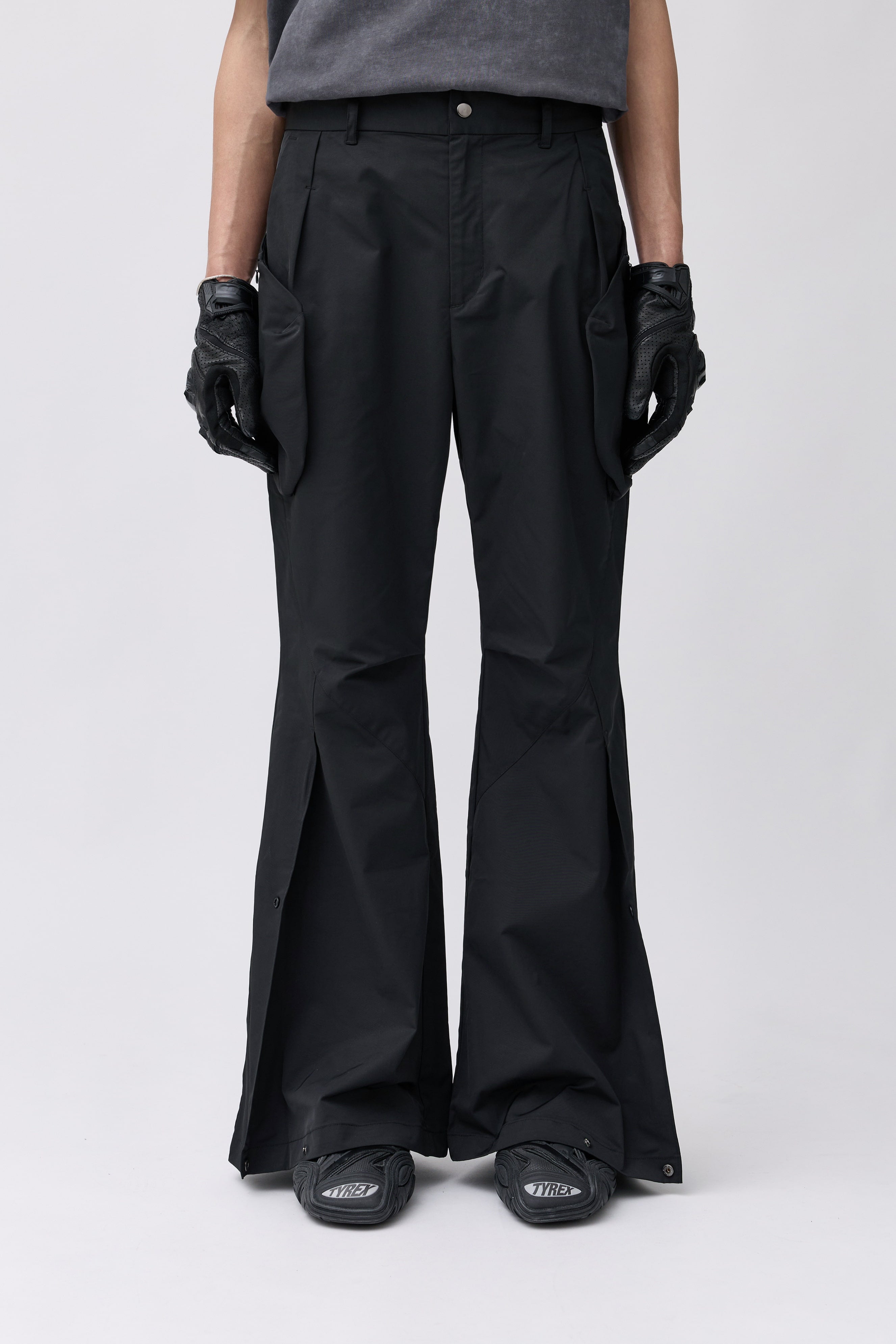 Aero-Flared Cargo Pants - Black