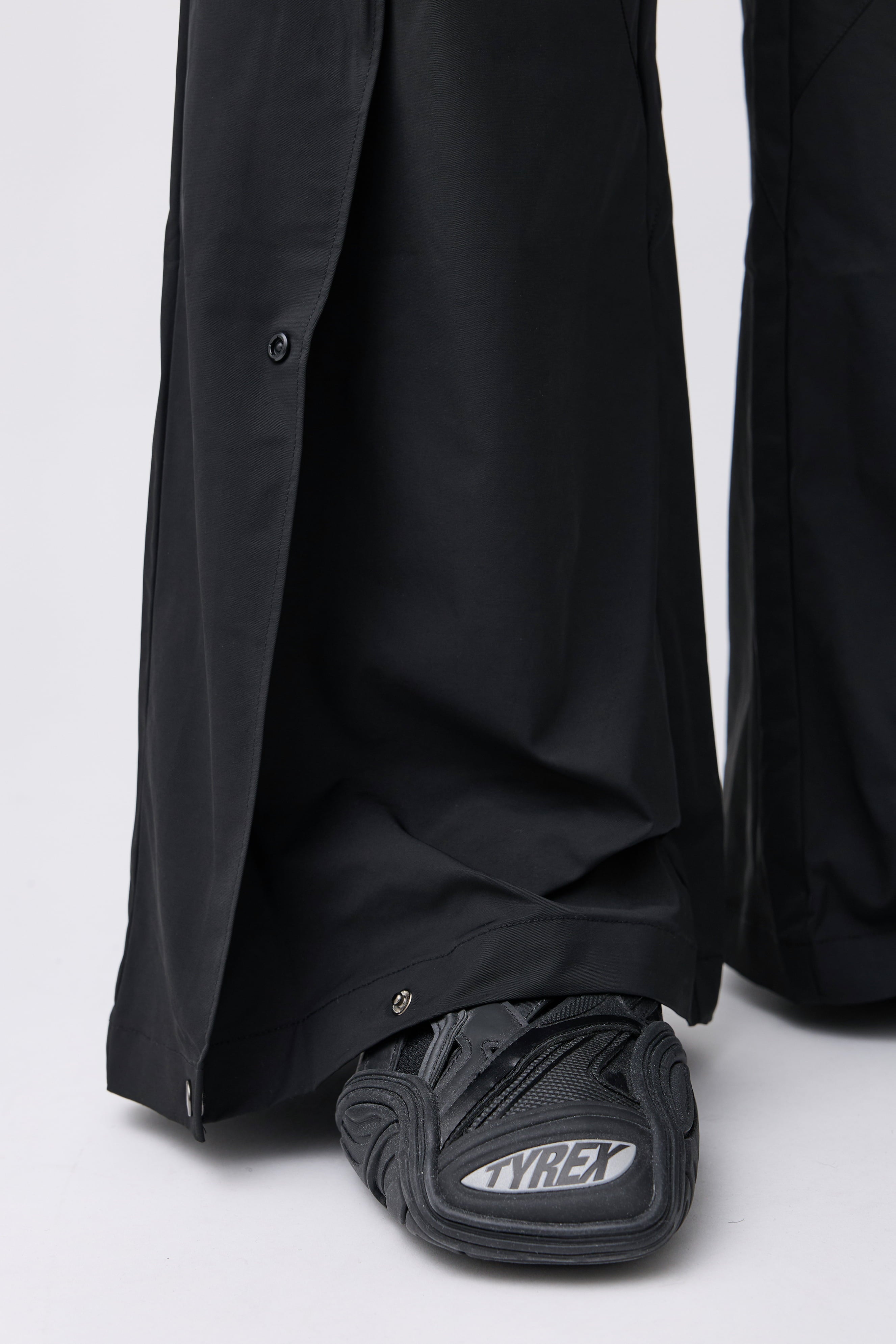 Aero-Flared Cargo Pants - Black