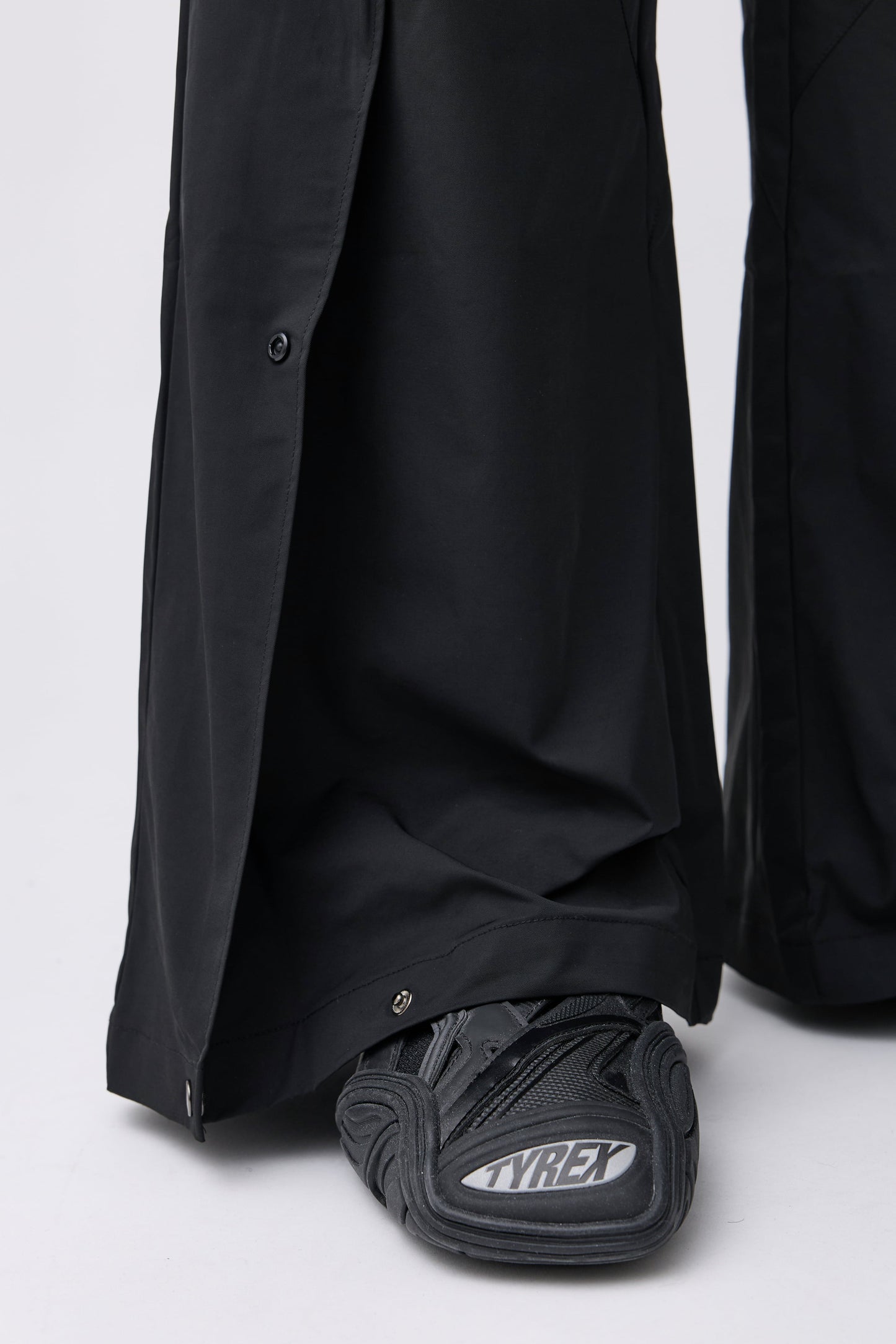 Aero-Flared Cargo Pants - Black