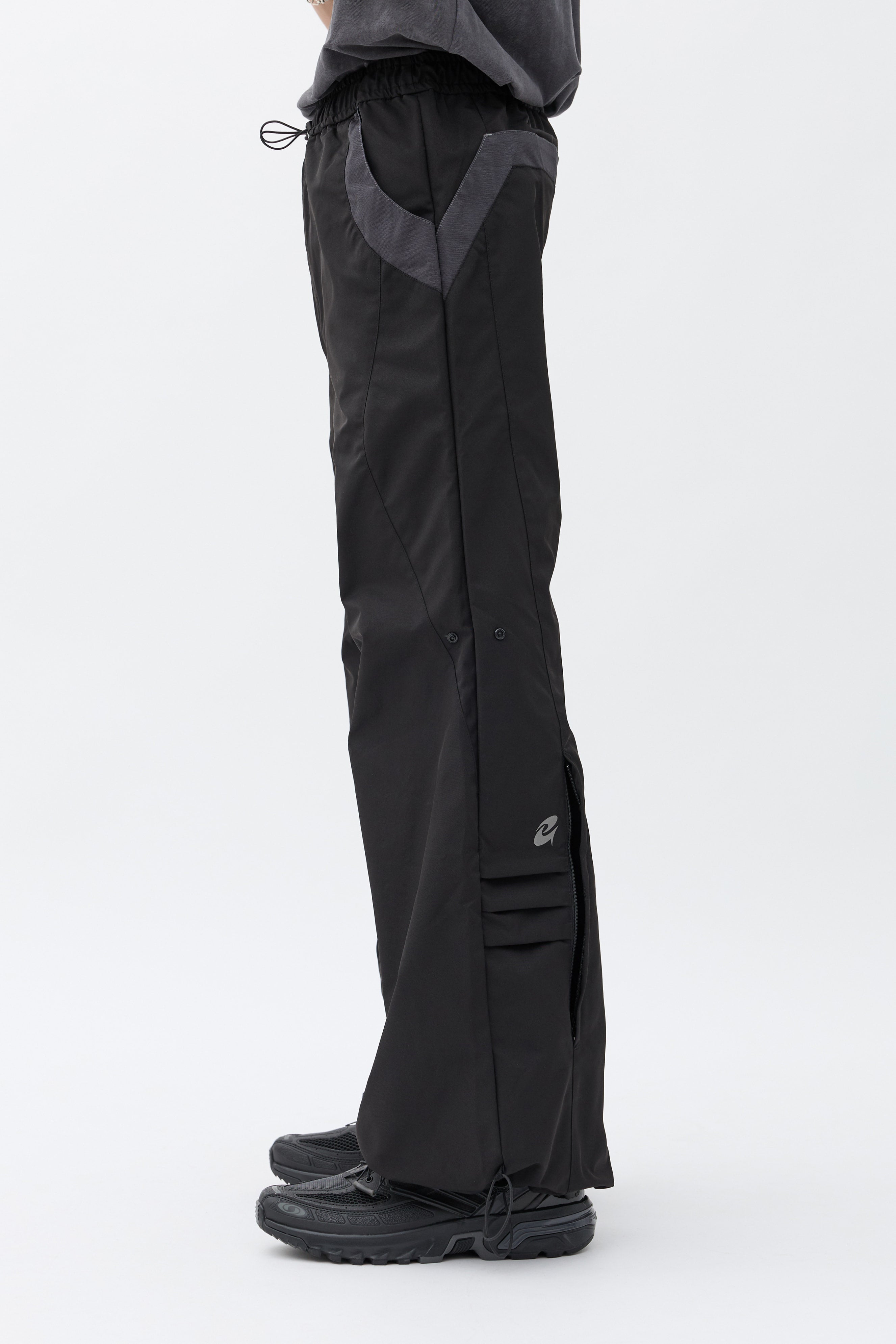C&G Parachute Pants - Black