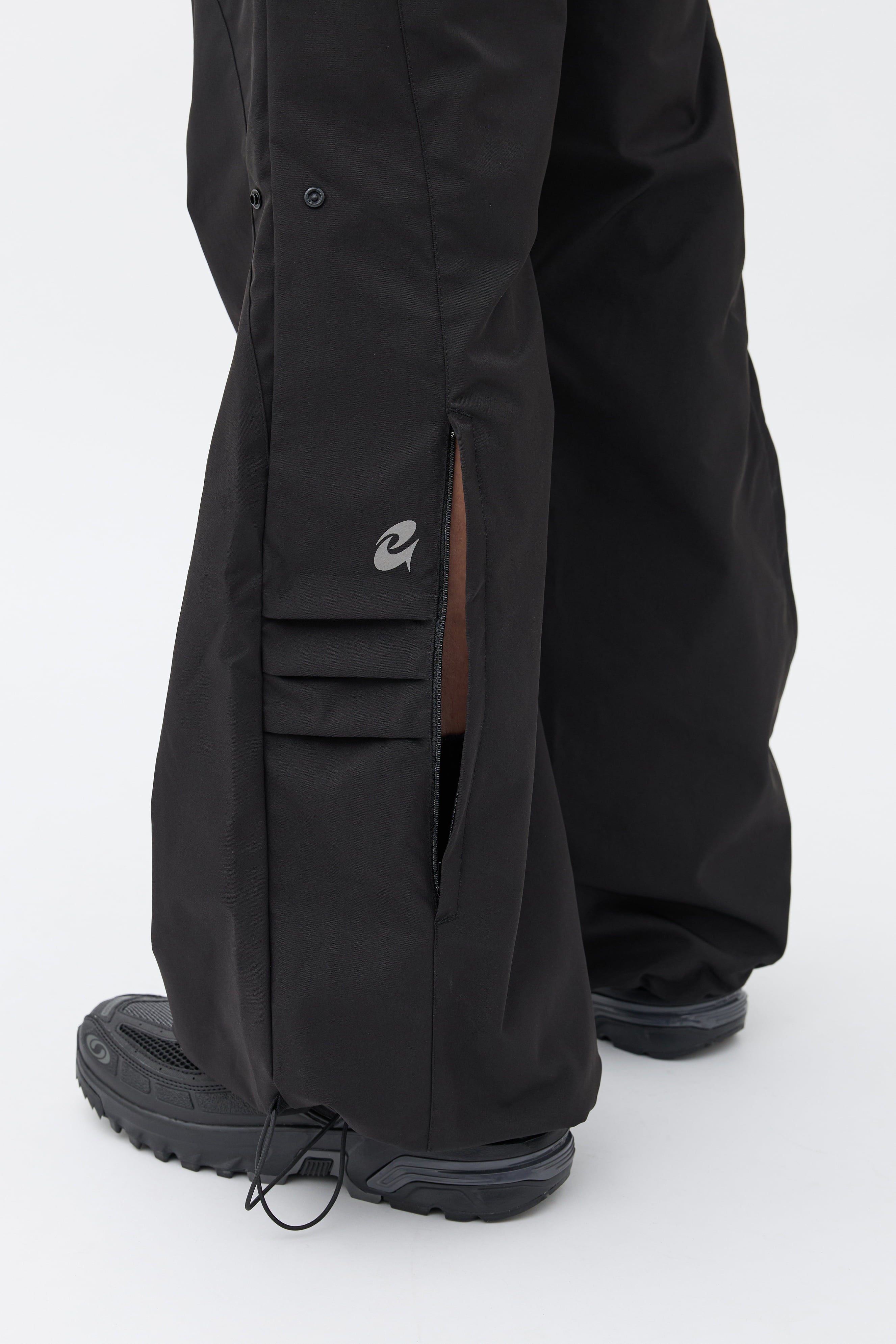 C&G Parachute Pants - Black