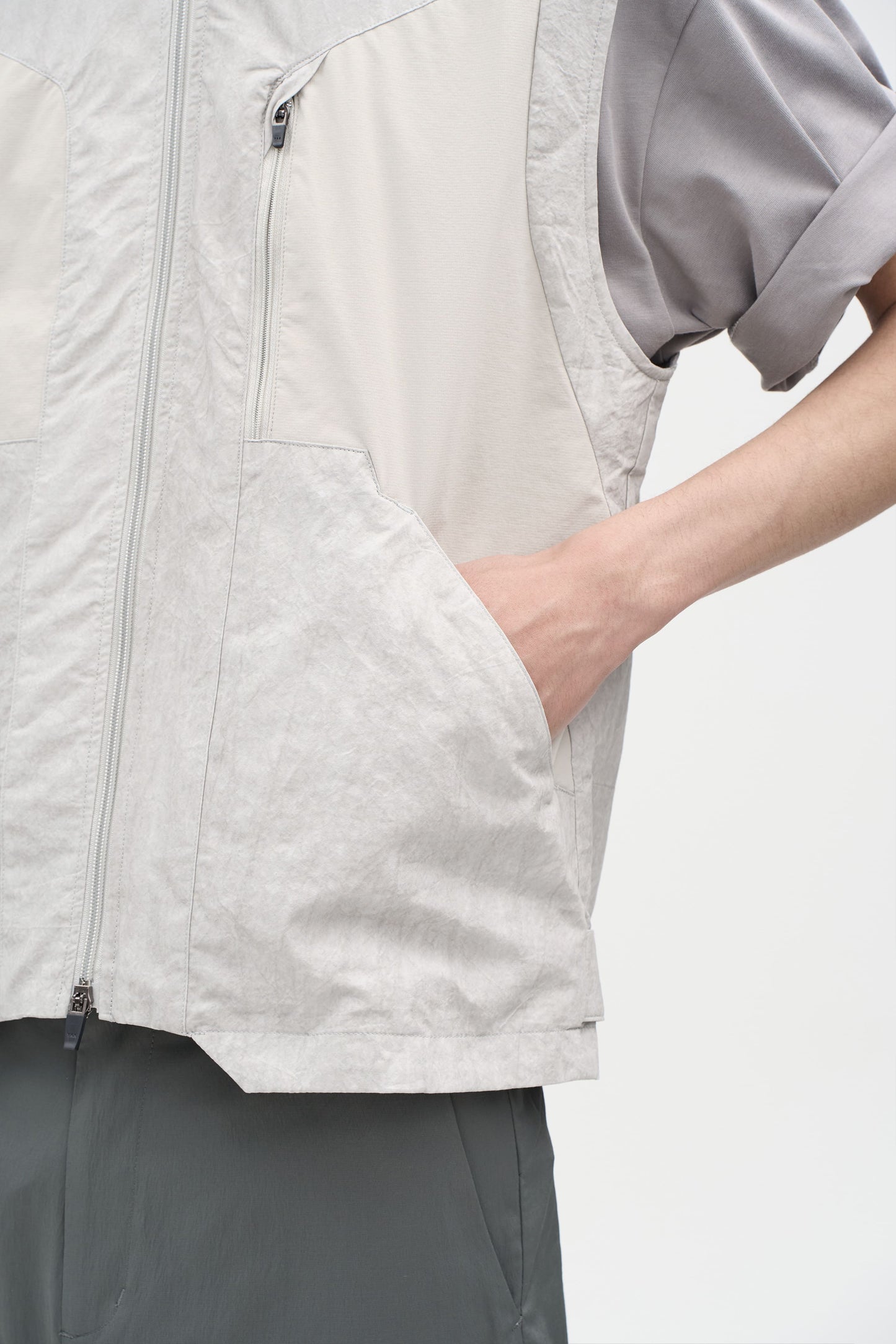 Explorer Vest - Light Gray