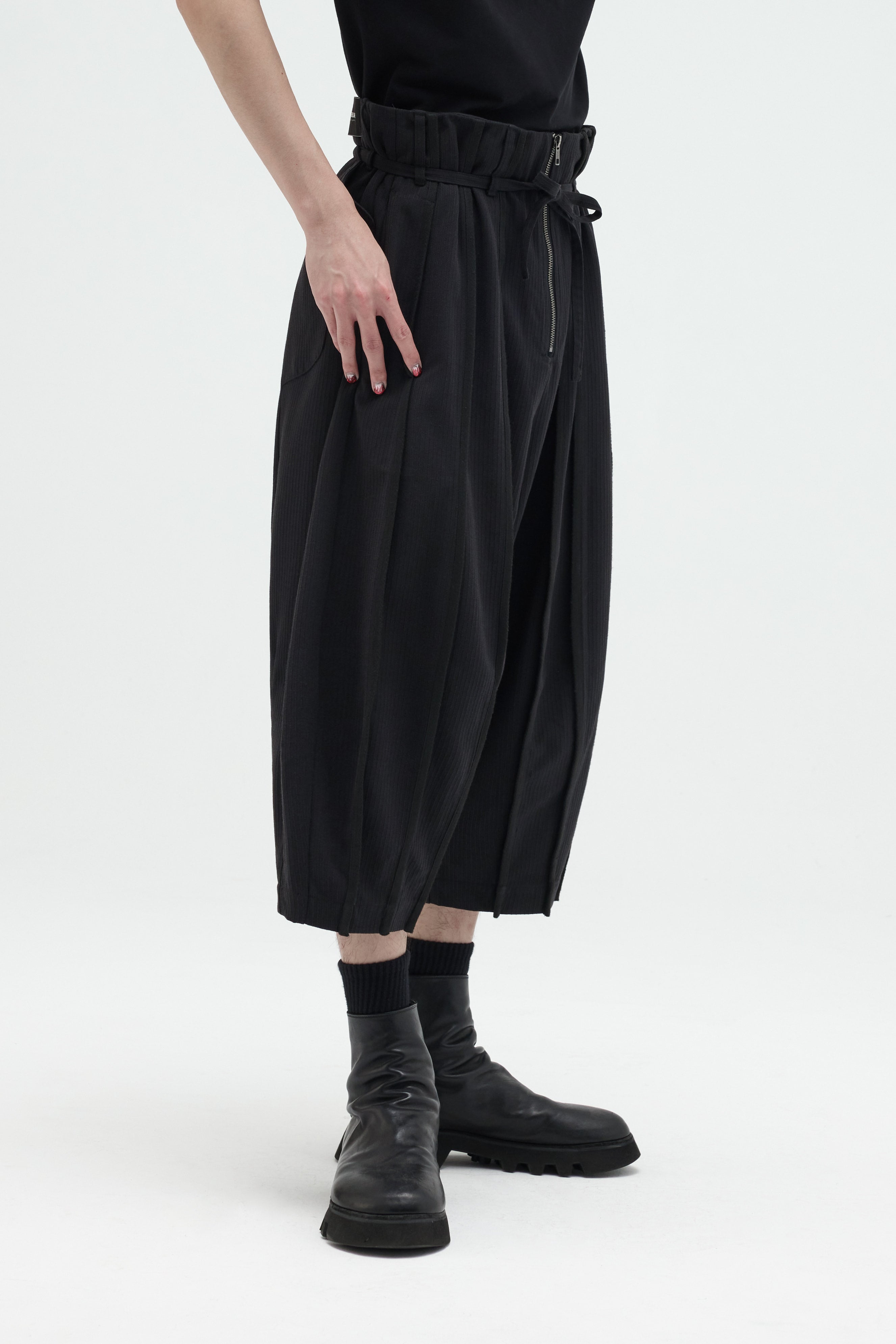 Pilgrim Cropped Shorts - Black