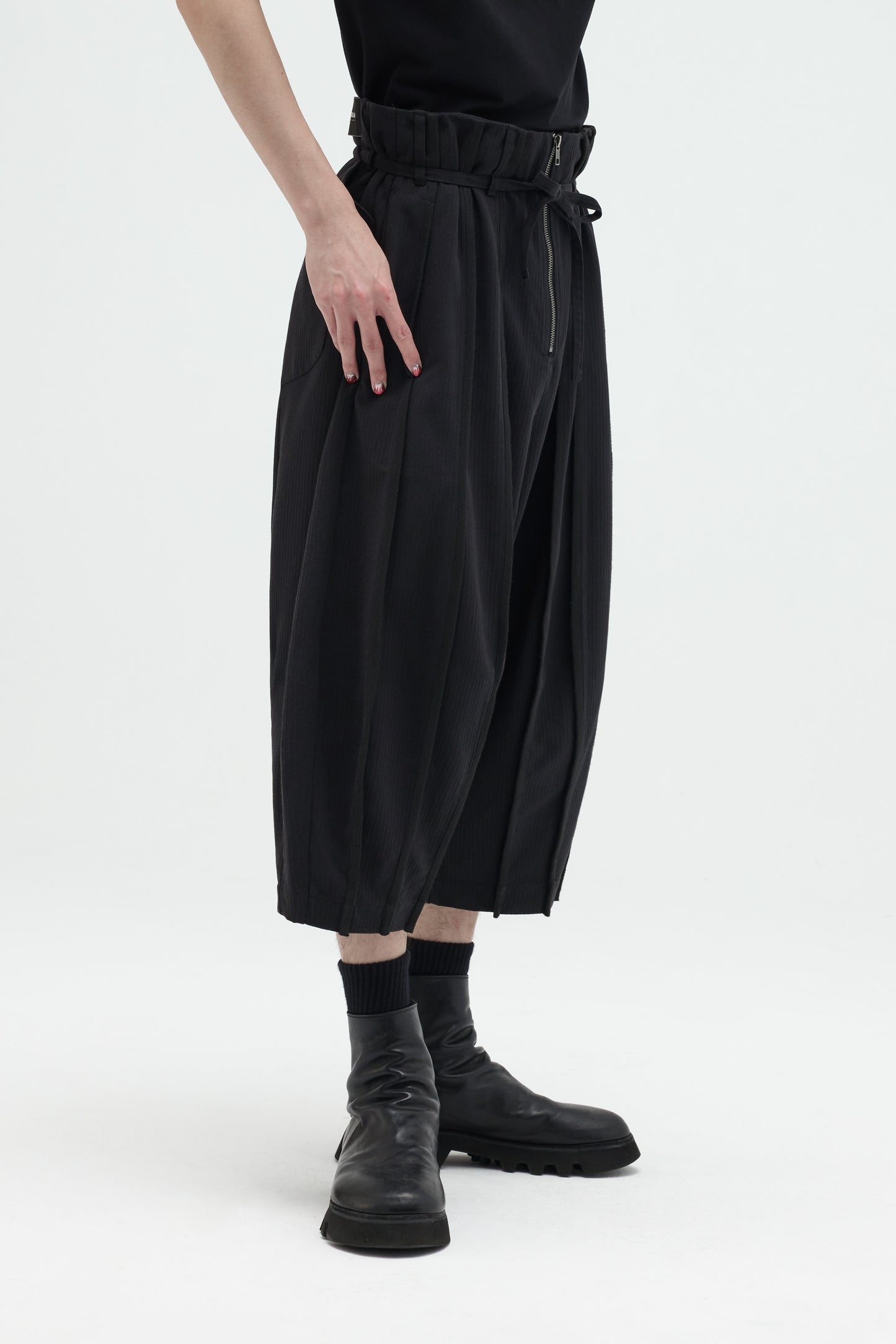 Pilgrim Cropped Shorts - Black